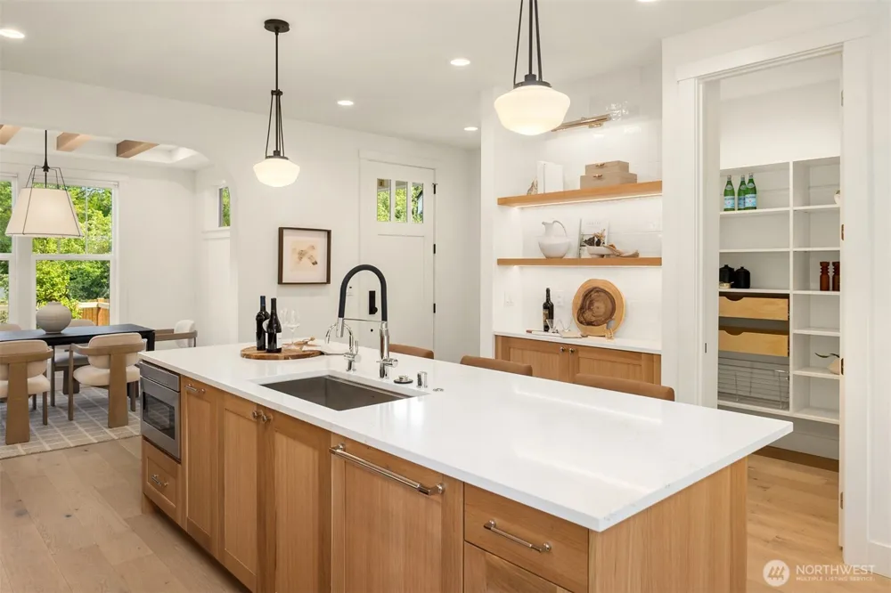9323 126th Avenue NE Kirkland, WA 98033