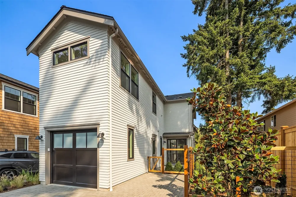 9323 126th Avenue NE Kirkland, WA 98033