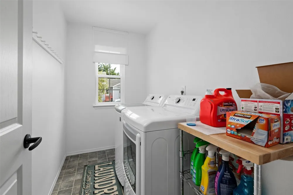 1589 SW Victory Street Oak Harbor, WA 98277