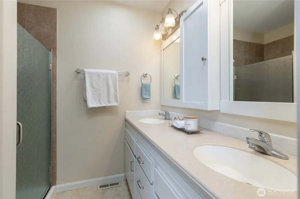1811 F STREET SE #14 Auburn, WA 98002