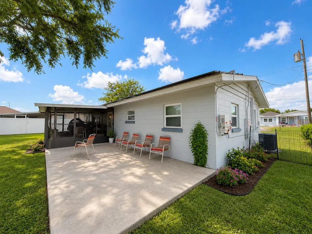 105 MARGARET STREET Auburndale, FL 33823
