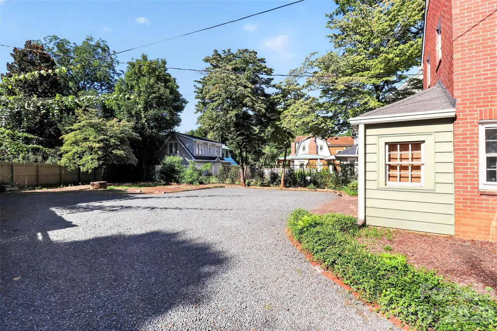 823-825 Henley Place Charlotte, NC 28207