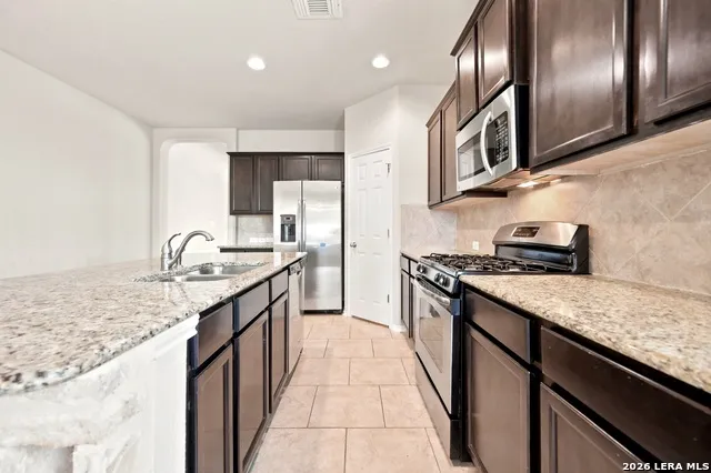 10220 Colonel Rdg Schertz, TX 78154