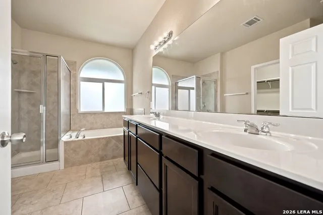 10220 Colonel Rdg Schertz, TX 78154