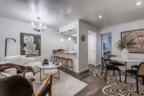 4525 Gilbert #204