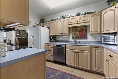 1 TOWERS PARK LN #1111