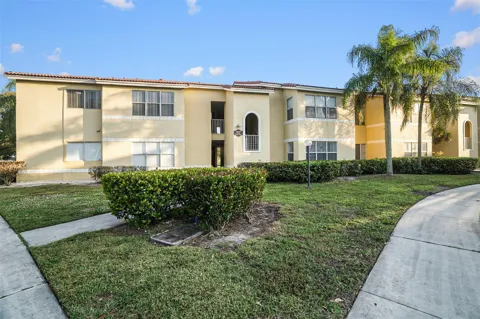 12730 VISTA ISLES DRIVE #821