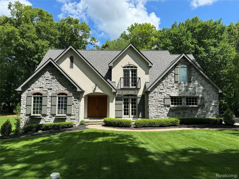 11246 Honeysuckle Court Tyrone Township, MI 48430