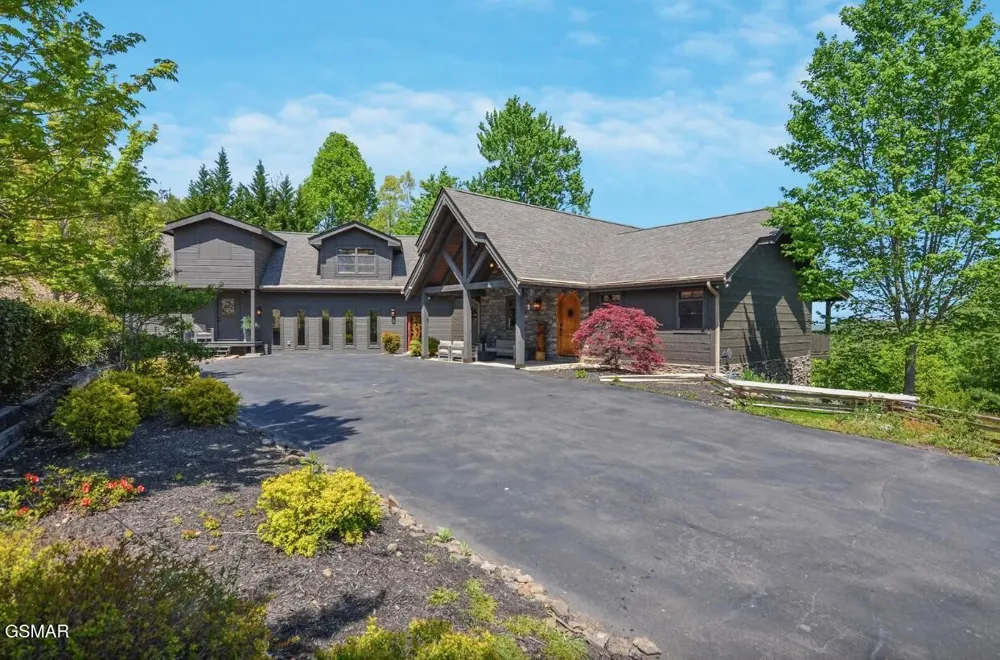 2837 Cedar Falls Way Sevierville, TN 37862