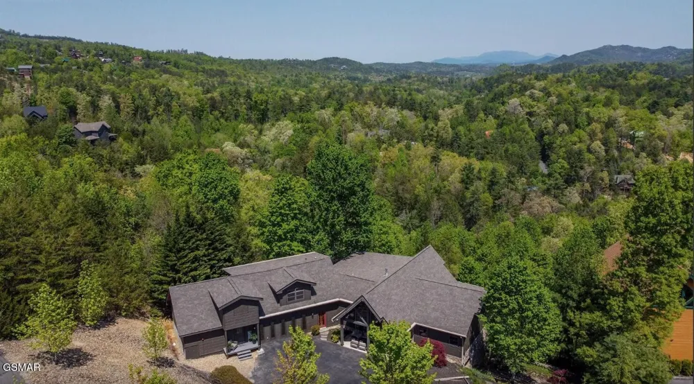 2837 Cedar Falls Way Sevierville, TN 37862