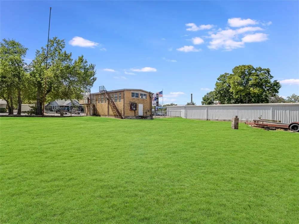1010 Main Street Taylor, TX 76574