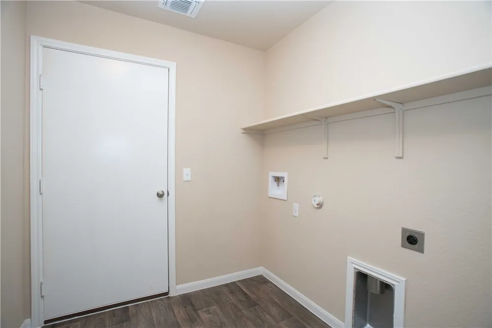 142 Sulphur River Loop Hutto, TX 78634