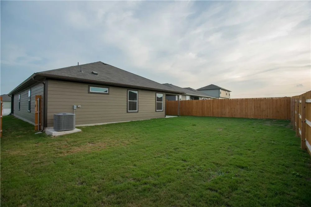 142 Sulphur River Loop Hutto, TX 78634
