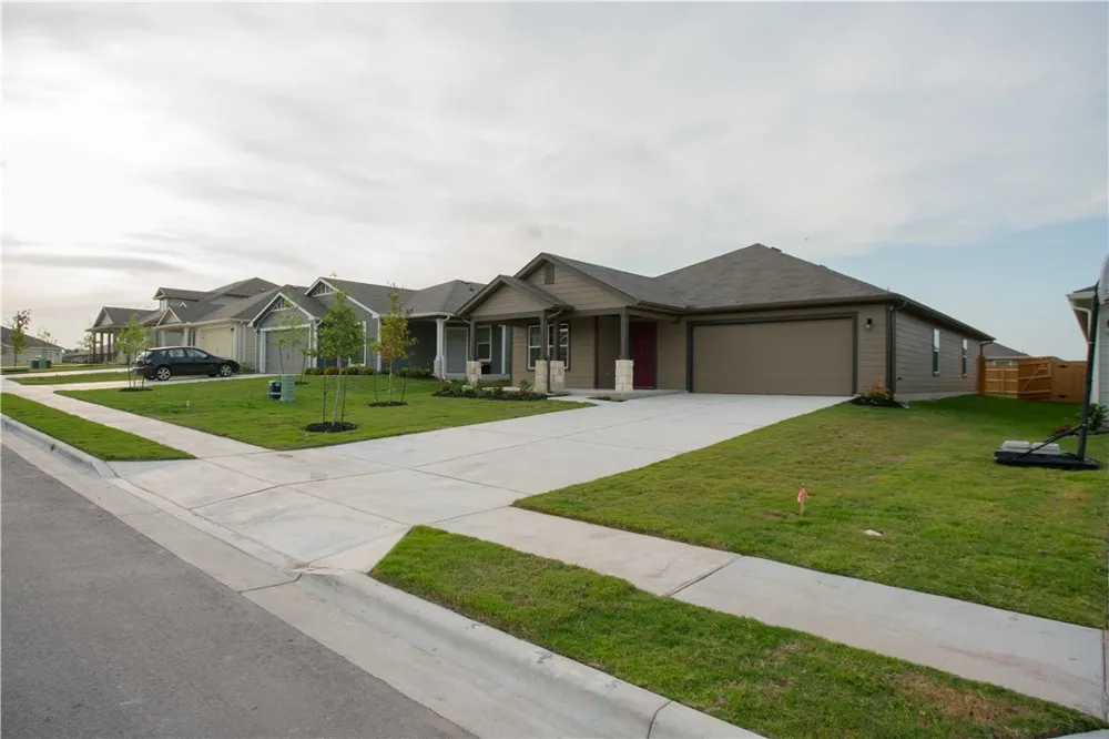 142 Sulphur River Loop Hutto, TX 78634