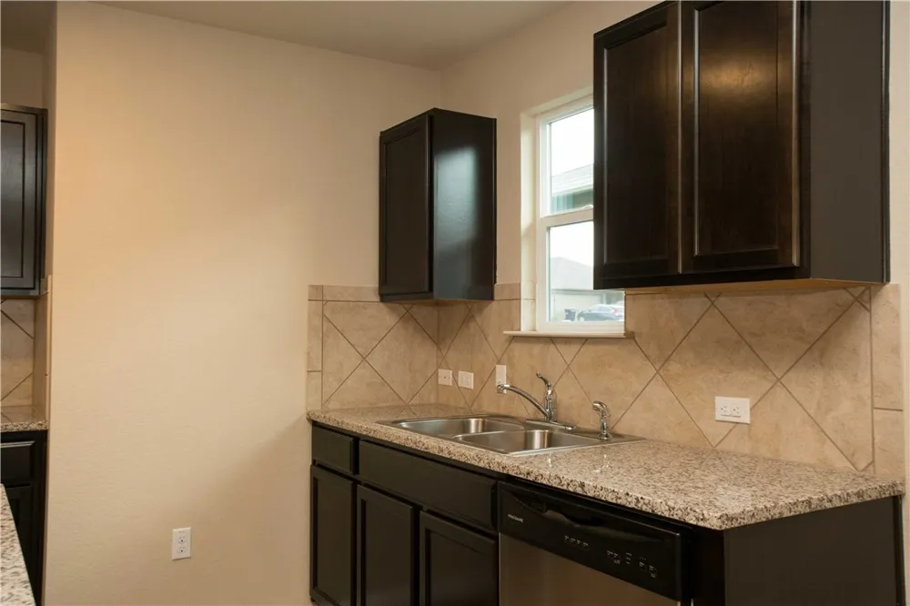 142 Sulphur River Loop Hutto, TX 78634