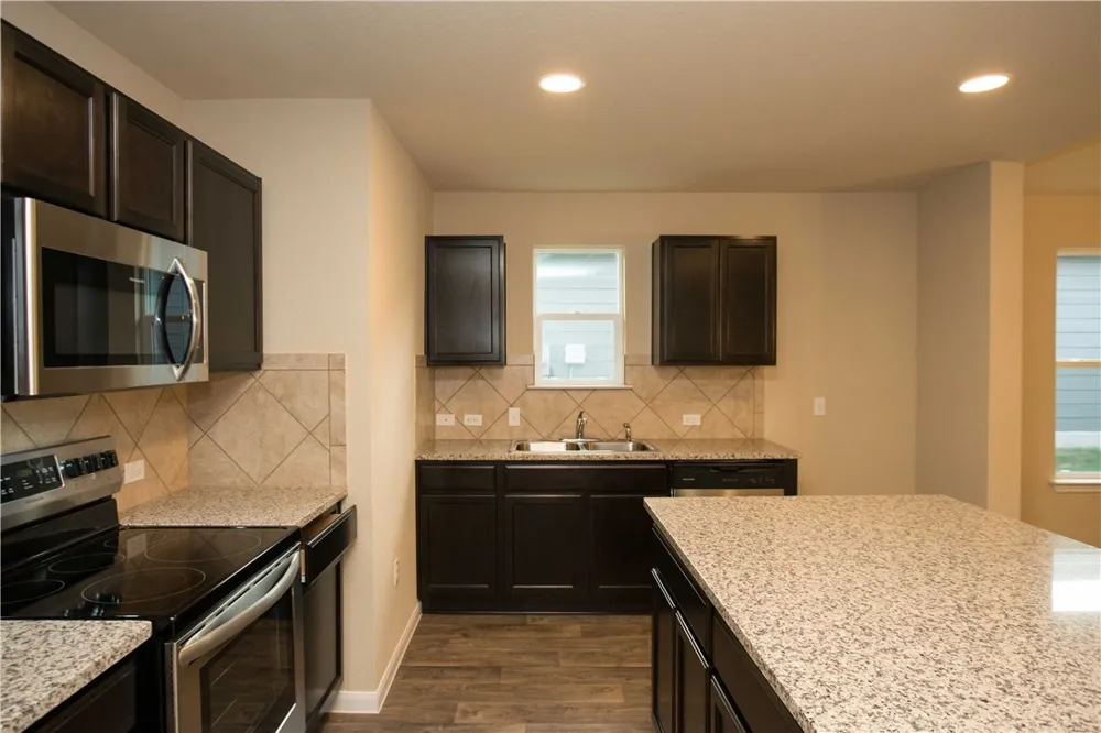 142 Sulphur River Loop Hutto, TX 78634