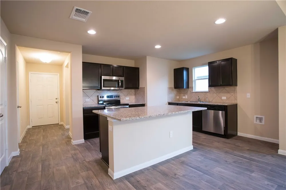 142 Sulphur River Loop Hutto, TX 78634
