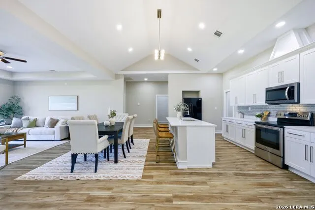 16923 Rancho Escondido Atascosa, TX 78002