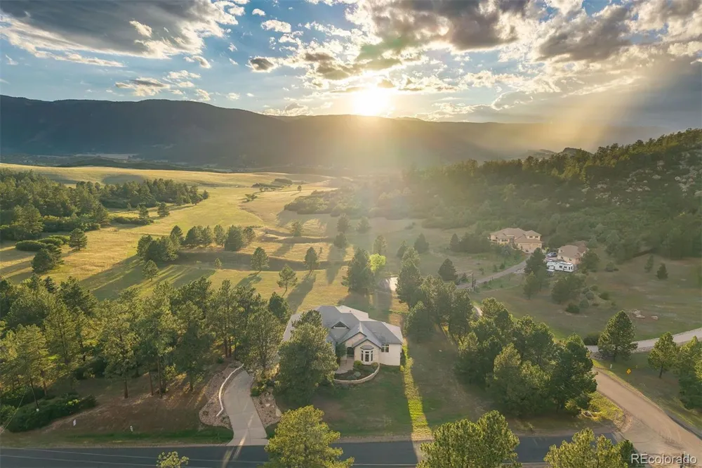 8061 Sugarloaf Road Larkspur, CO 80118