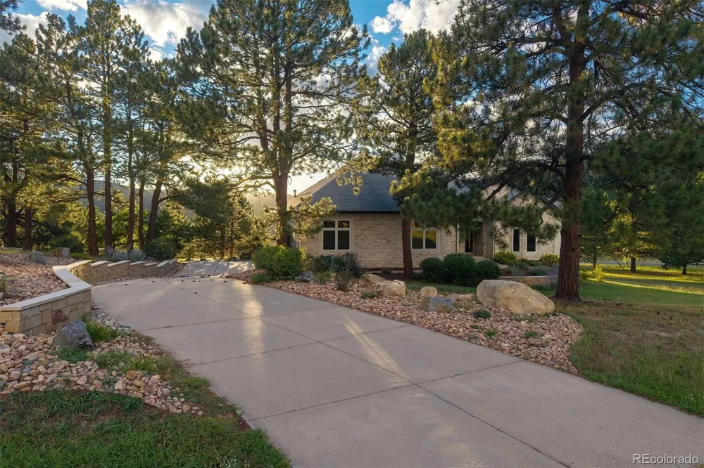 8061 Sugarloaf Road Larkspur, CO 80118