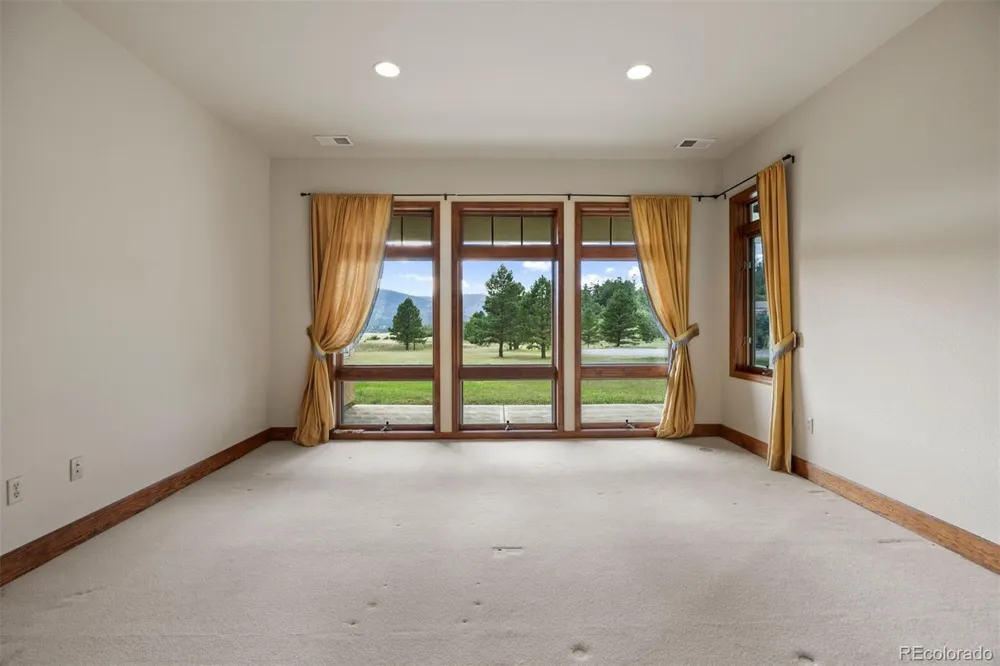 8061 Sugarloaf Road Larkspur, CO 80118