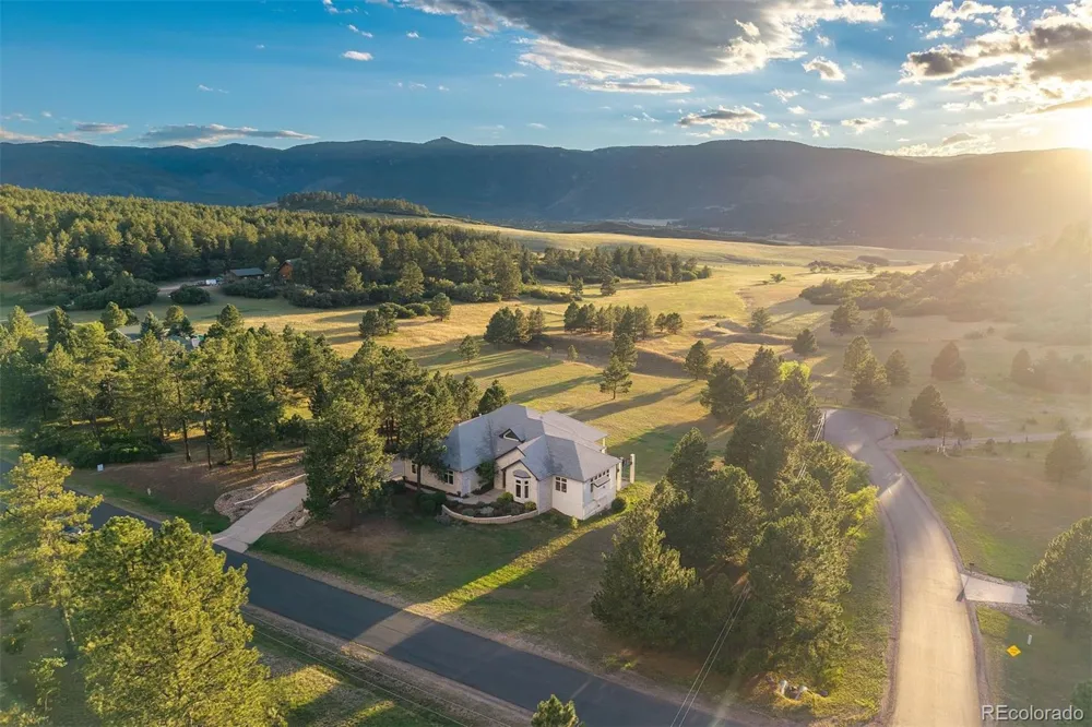 8061 Sugarloaf Road Larkspur, CO 80118