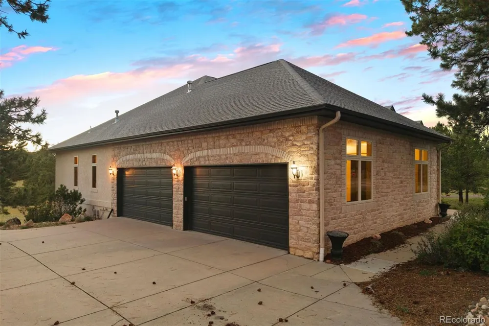8061 Sugarloaf Road Larkspur, CO 80118