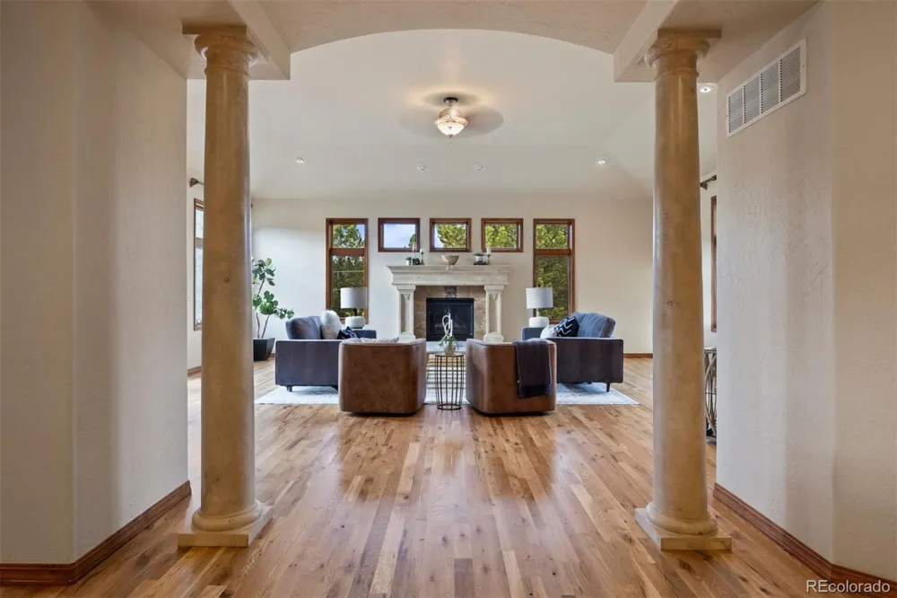 8061 Sugarloaf Road Larkspur, CO 80118