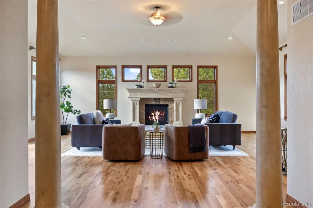 8061 Sugarloaf Road Larkspur, CO 80118