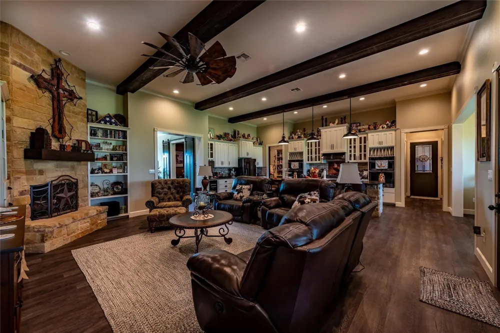 8518 Fm 2145 Ledbetter, TX 78946