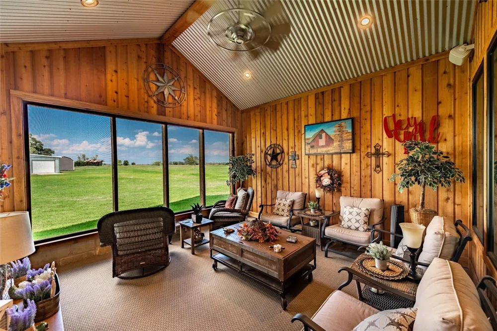 8518 Fm 2145 Ledbetter, TX 78946
