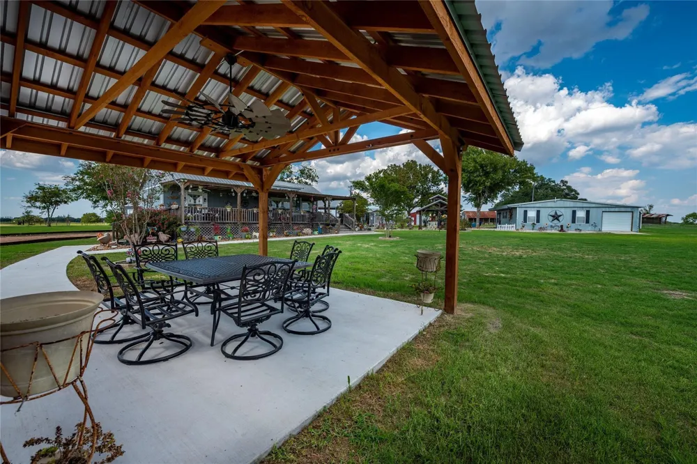 8518 Fm 2145 Ledbetter, TX 78946
