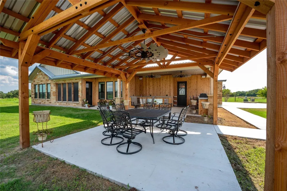 8518 Fm 2145 Ledbetter, TX 78946