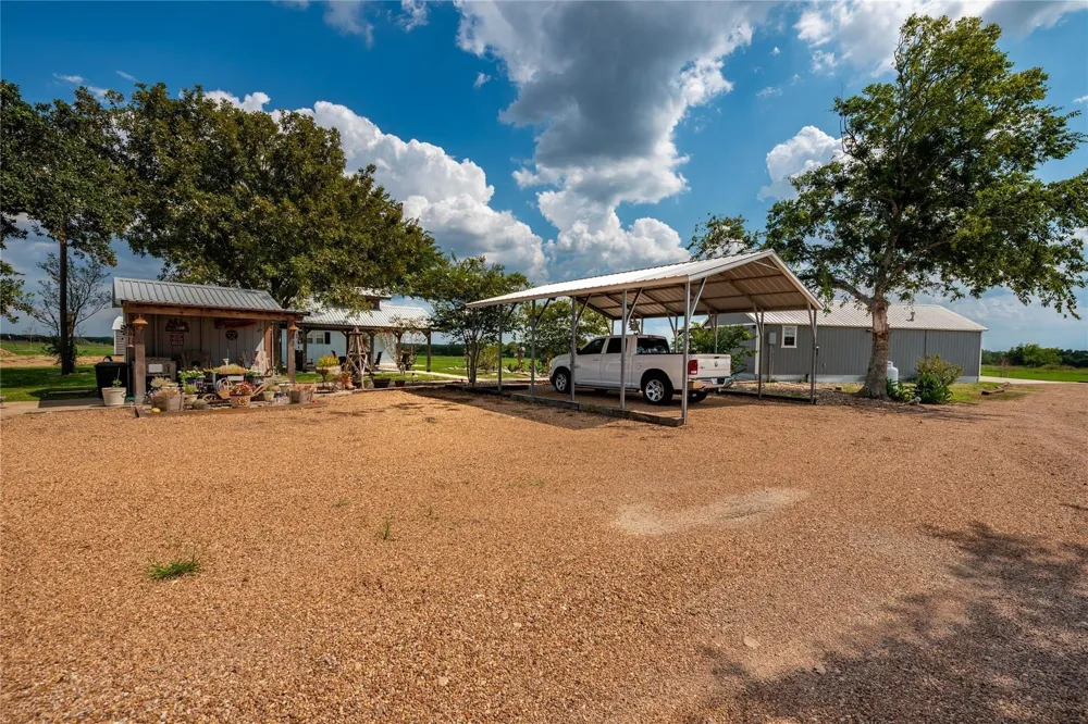 8518 Fm 2145 Ledbetter, TX 78946