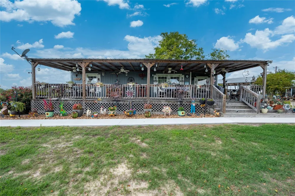 8518 Fm 2145 Ledbetter, TX 78946