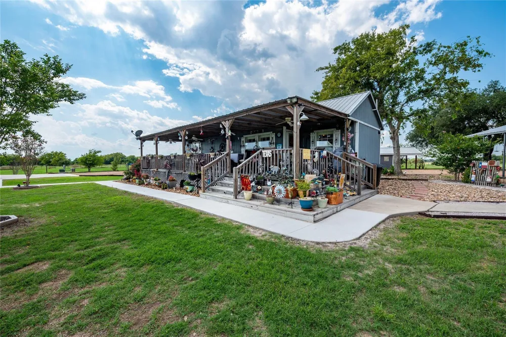 8518 Fm 2145 Ledbetter, TX 78946
