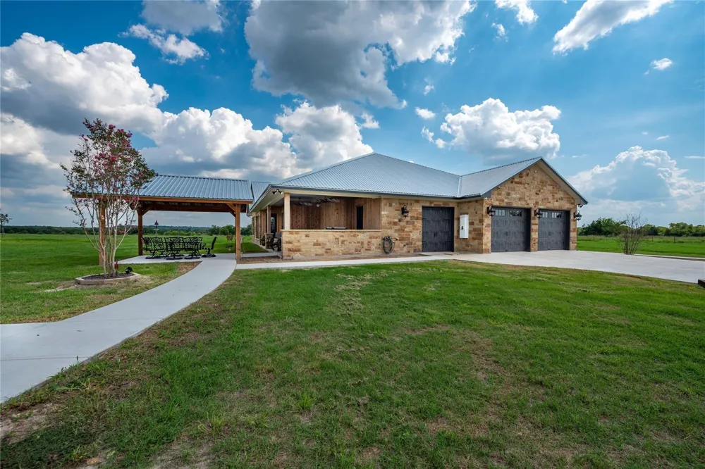 8518 Fm 2145 Ledbetter, TX 78946