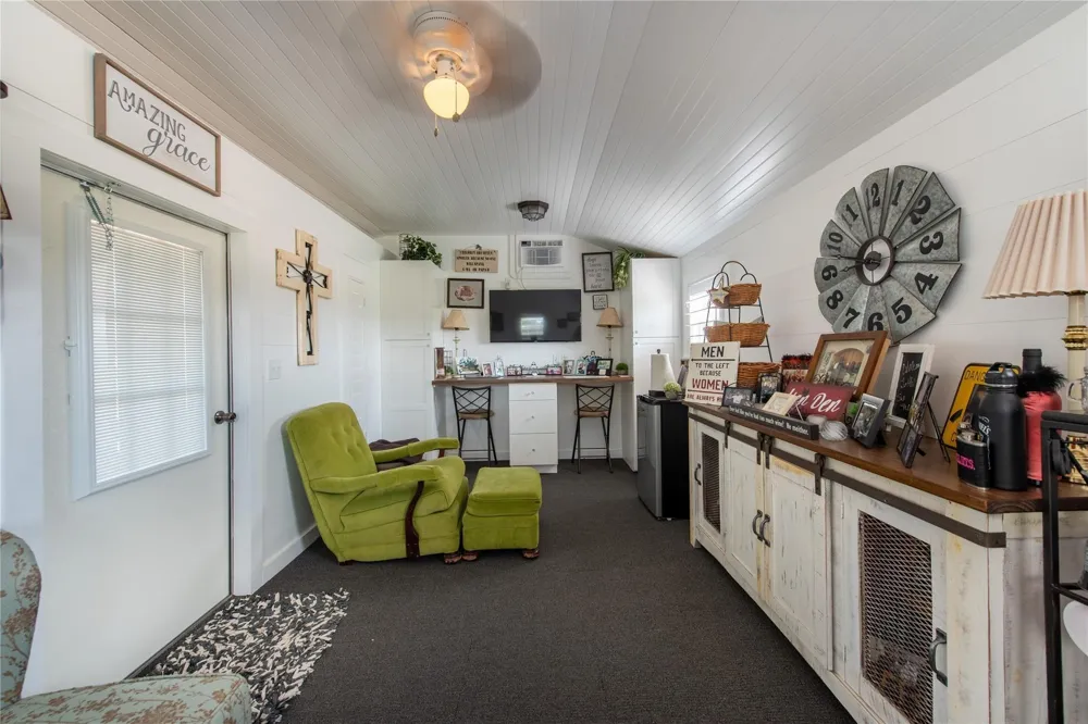 8518 Fm 2145 Ledbetter, TX 78946