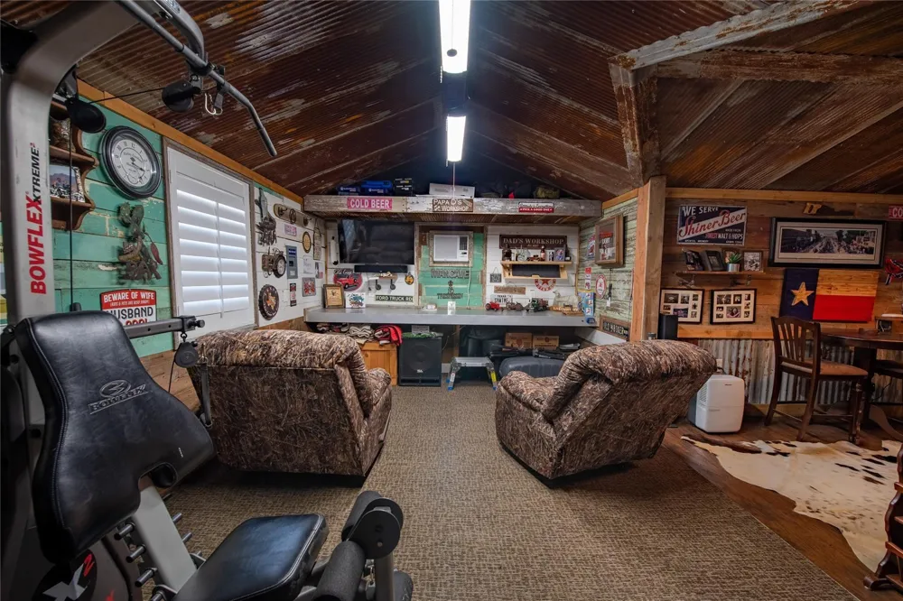 8518 Fm 2145 Ledbetter, TX 78946