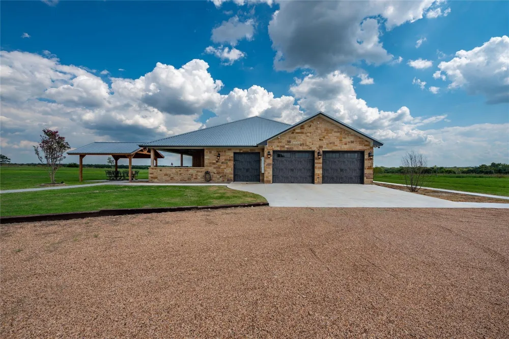 8518 Fm 2145 Ledbetter, TX 78946