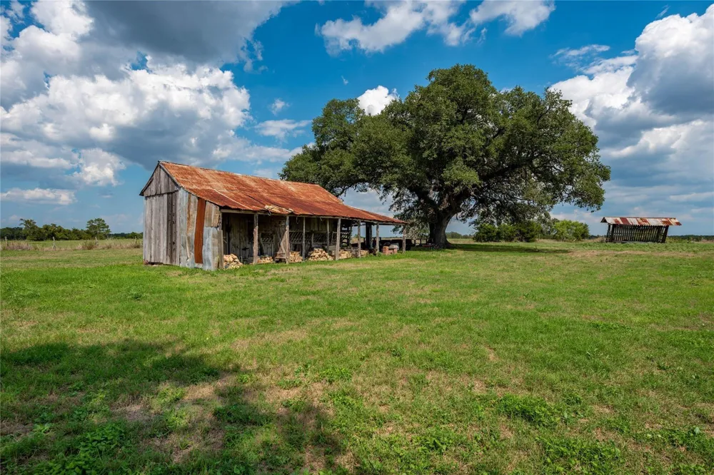 8518 Fm 2145 Ledbetter, TX 78946