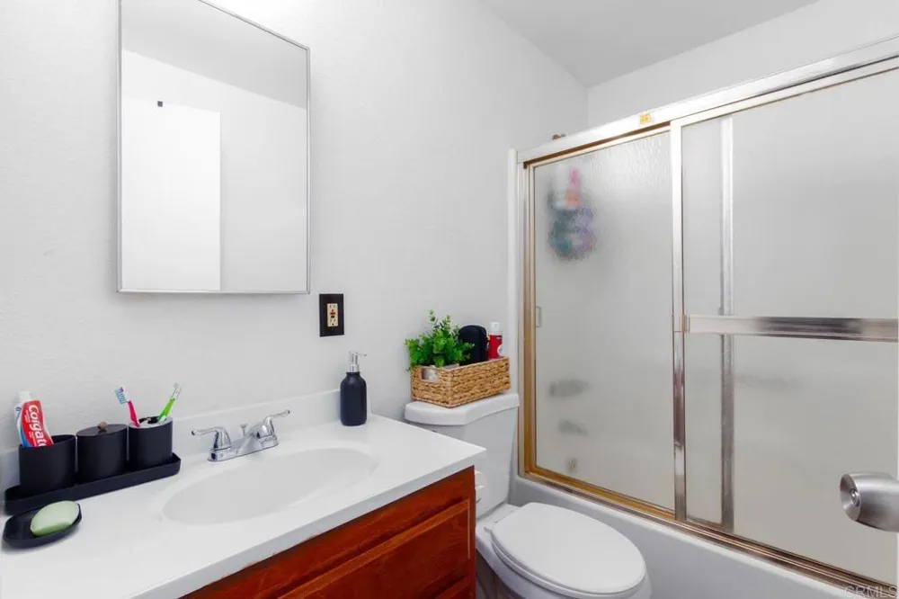 8878 Sabina Avenue Hesperia, CA 92345