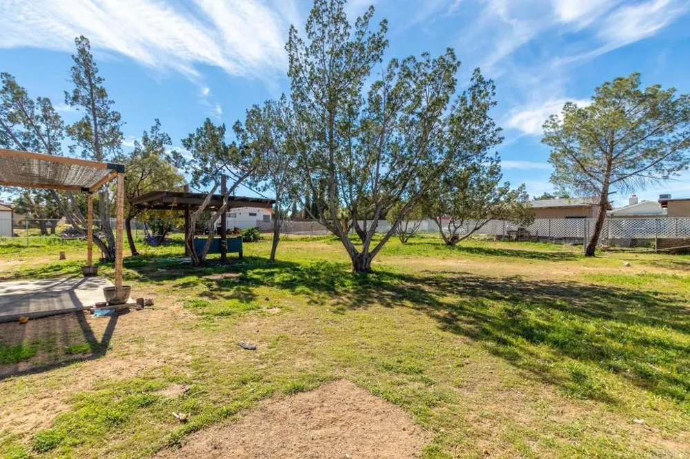 8878 Sabina Avenue Hesperia, CA 92345