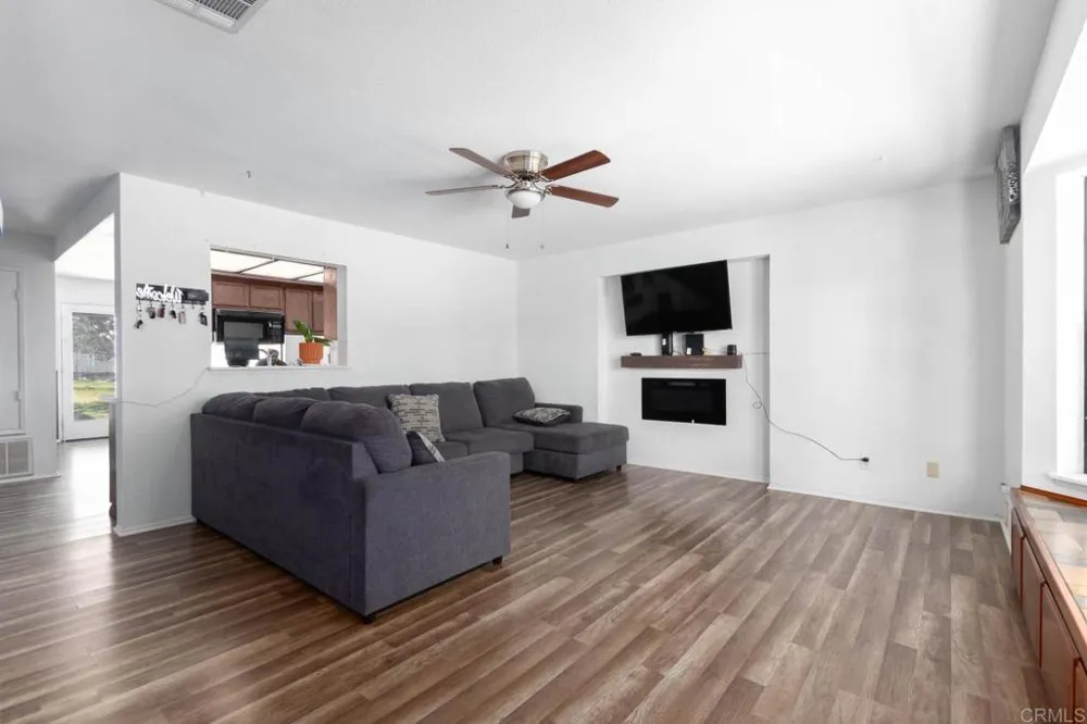 8878 Sabina Avenue Hesperia, CA 92345