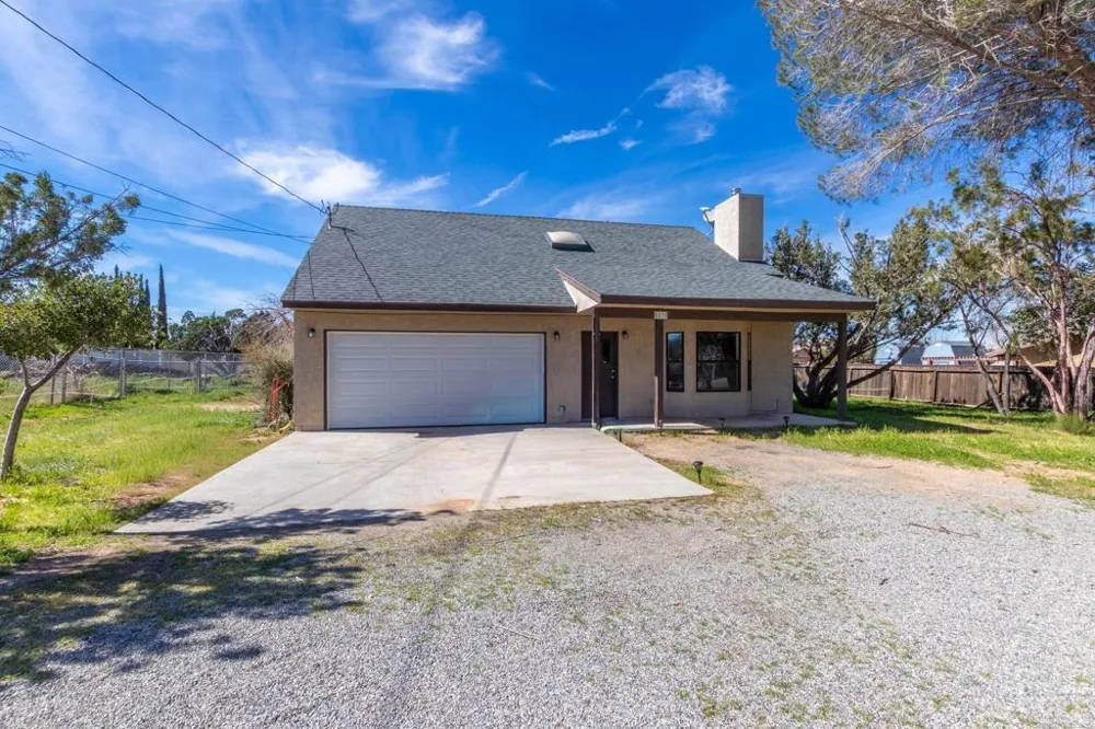 8878 Sabina Avenue Hesperia, CA 92345