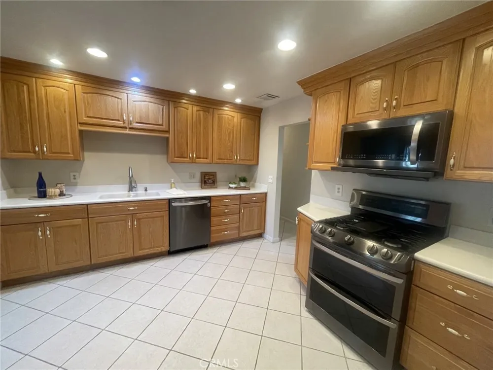 10806 Danberry Drive Garden Grove, CA 92840