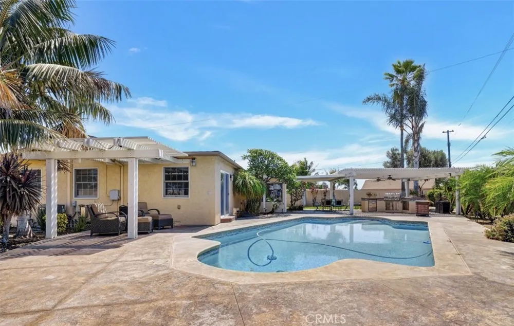 10806 Danberry Drive Garden Grove, CA 92840