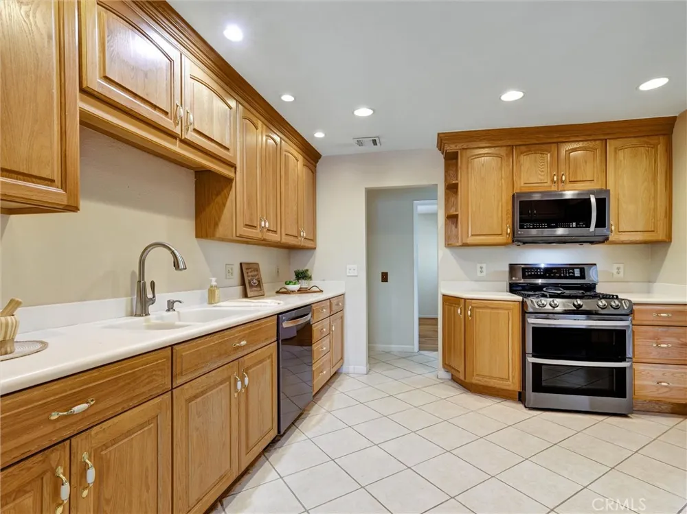 10806 Danberry Drive Garden Grove, CA 92840