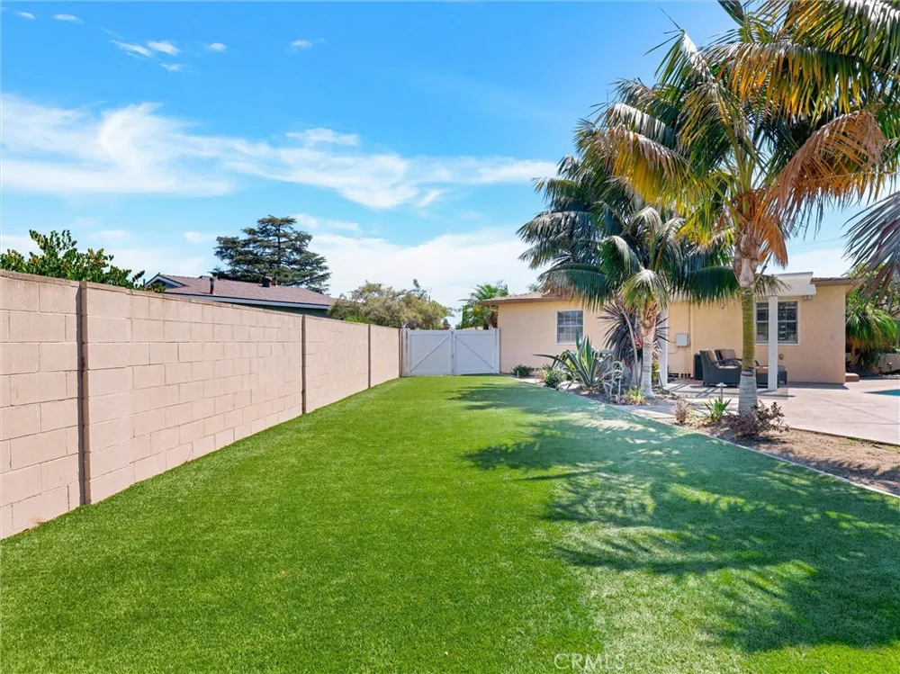 10806 Danberry Drive Garden Grove, CA 92840