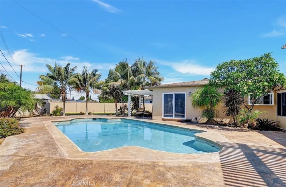 10806 Danberry Drive Garden Grove, CA 92840